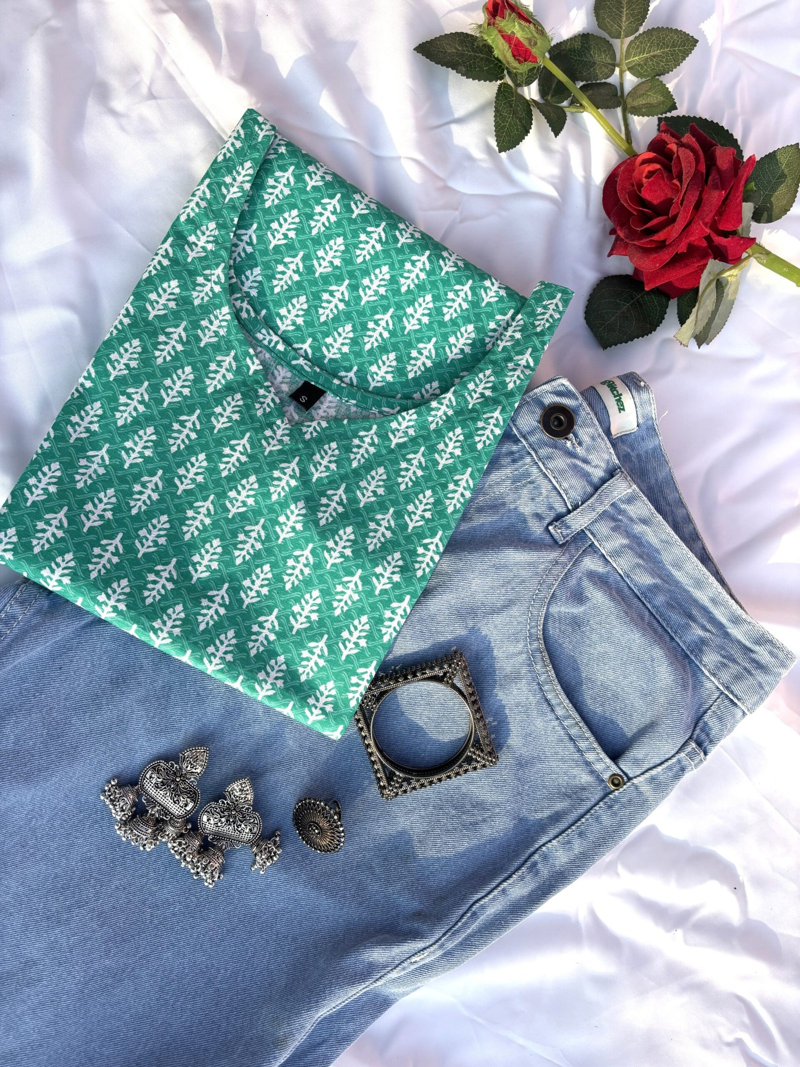 Alia Emerald Green Sleeveless Kurti - Image 2