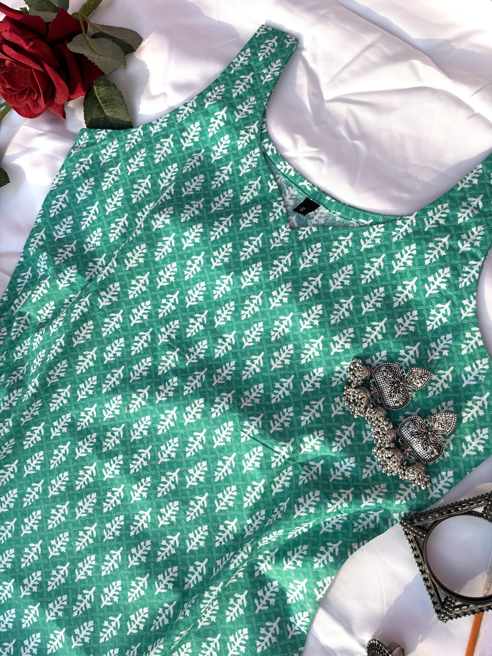 Alia Emerald Green Sleeveless Kurti - Image 4