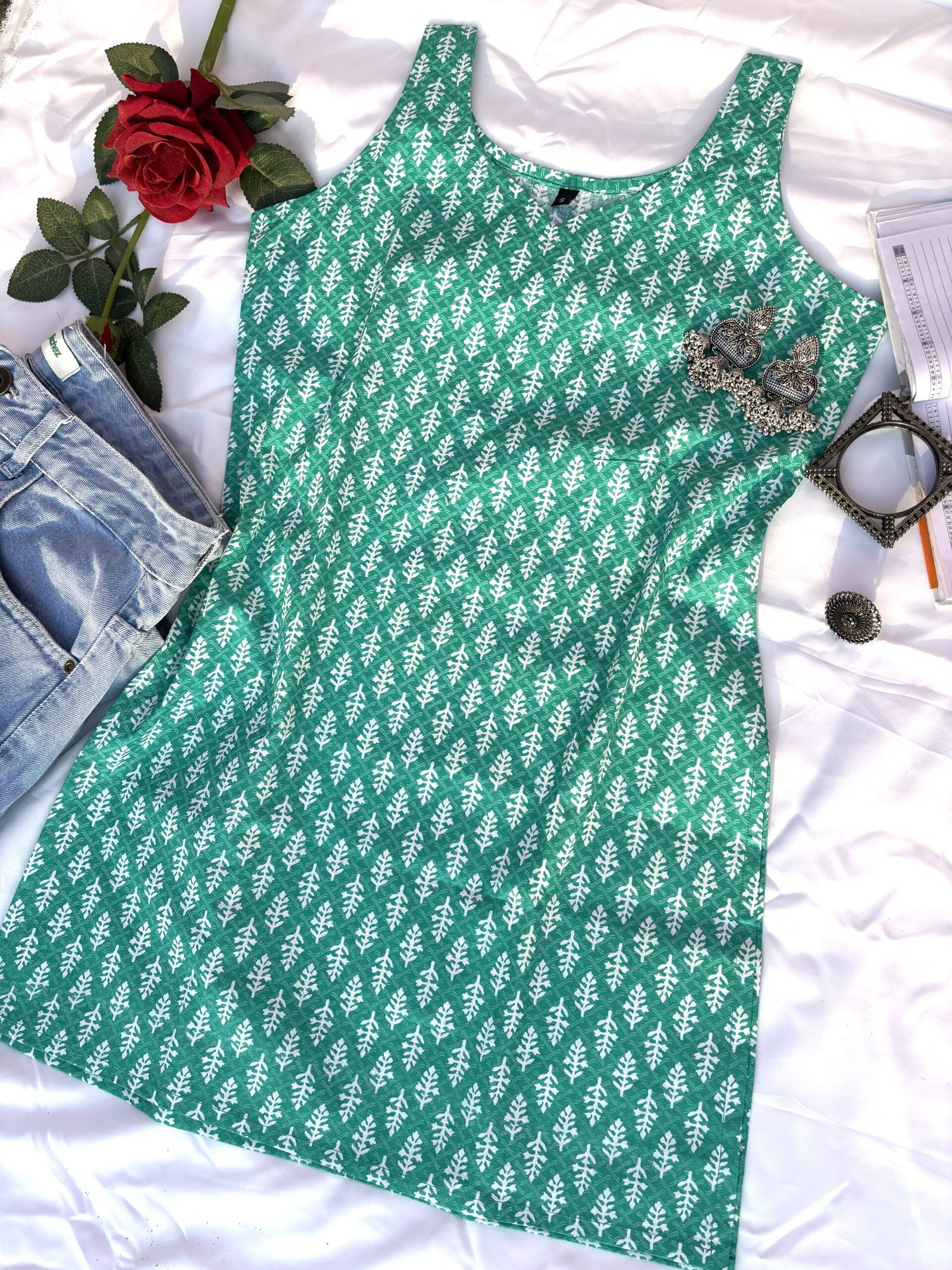 Alia Emerald Green Sleeveless Kurti - Image 3